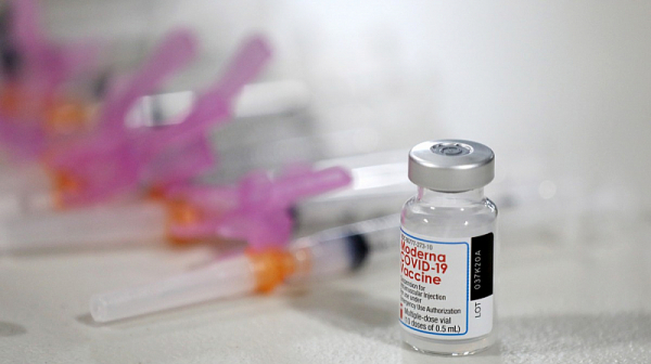 ”Модерна” съобщи, че ваксината й предпазва от Омикрон
