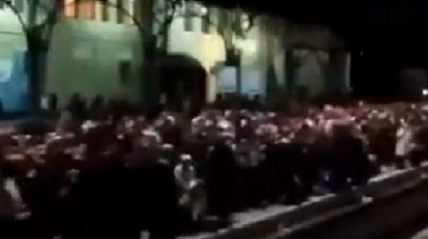 Хиляди бежанци задръстиха гарата в Лвов на път за Полша /видео/