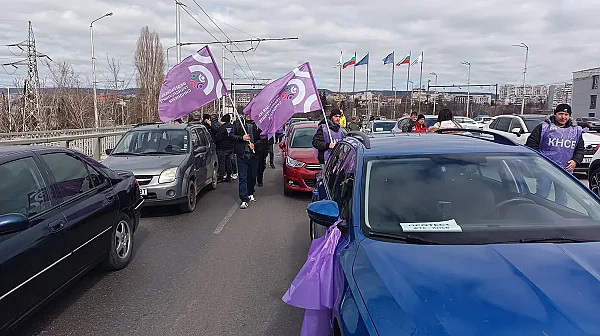 Транспортните работници във Варна блокираха Аспаруховия мост