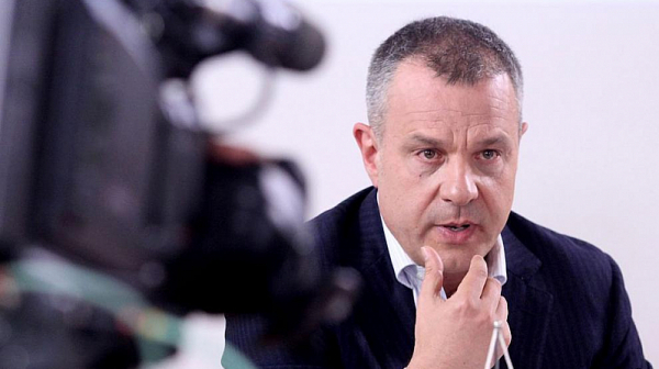 Кошлуков отговори на Минеков: Няма прекъсване на програмата на БНТ