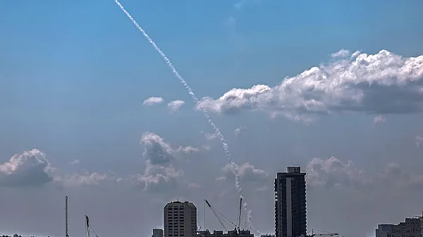 Хутите влязоха във войната: Ракета от Йемен към Израел и риск от ескалация