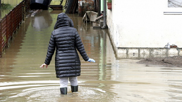 Наводнения в Русия взеха 8 жертви