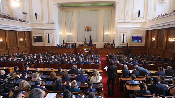 Първото заседание на Народното събрание ще продължи идната сряда