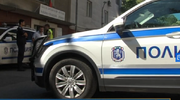 Ограбиха инкасо автомобил в Перник, бандити задигнаха около 1 млн. лв.