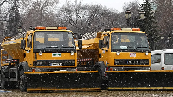 277 снегорина почистват републиканските пътища. Отвориха „Предела“