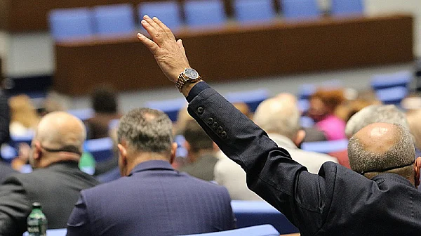 Депутатите разиграха процедурен театър за споразумението с Украйна