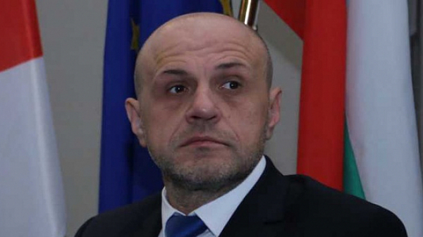 Дончев се измъква от отговорност: Оставям на следващото правителство да приеме Плана за възстановяване