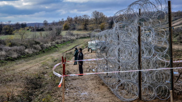 Гърция прави бежански лагер на 8 км от българската граница