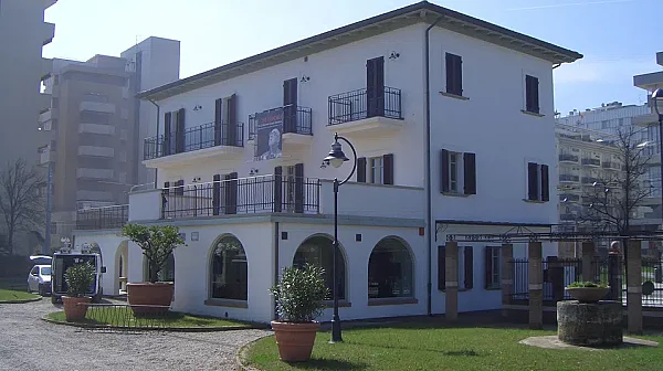 „Акт на любов и визия“: Защо италиански курорт купи на търг вила на Мусолини