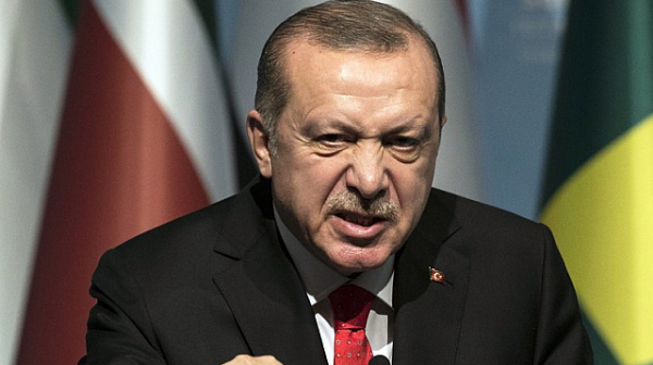 Шок за Ердоган: Кандидатът за президент на опозицията води с повече от 10%