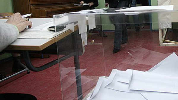 В 21 ч. започват да пристигат изборните протоколи
