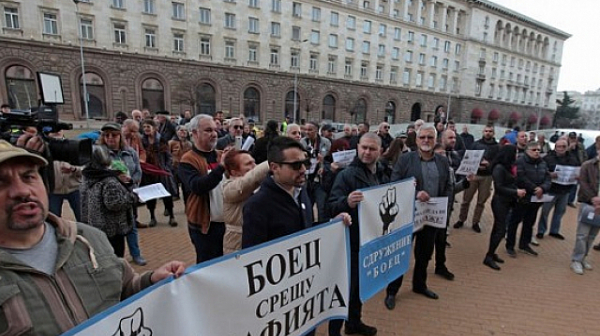 БОЕЦ: От ”Има такъв народ” и ”Демократична България” да инициират оставката на Иван Гешев