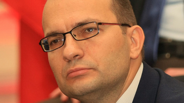 Мартин Димитров, ДБ: Властта трябва да се върне в парламента