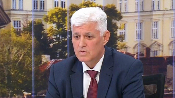 Военният министър към парламента: Не може да дадем комплексите С-300, С-125, както и самолети  СУ-25 и МиГ-29 на Украйна