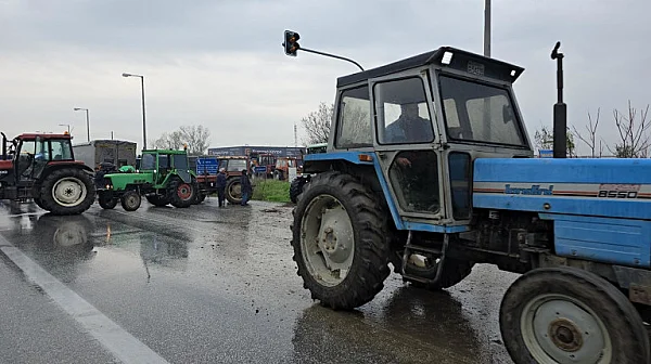 Блокада в Сърбия: Фермери спряха движението по десетки пътища в страната