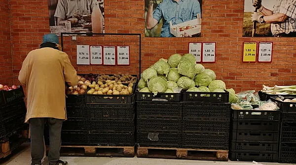 Поскъпват зеленчуци и основни храни, падат цените на плодовете на едро