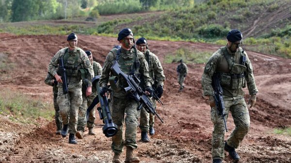 1200 повиквателни: Хърватия връща задължителната военна служба