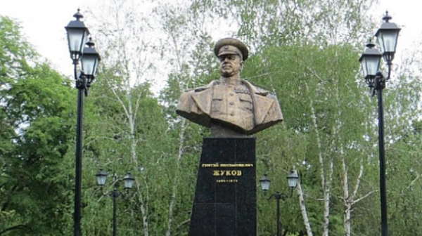 Харков демонтира паметник на съветския маршал Жуков