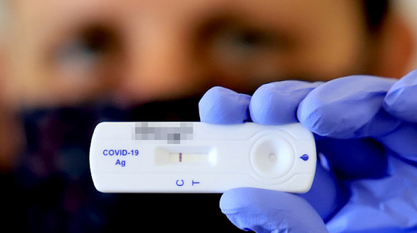 Антигенните тестове за COVID-19 да са безплатни, предлага МЗ