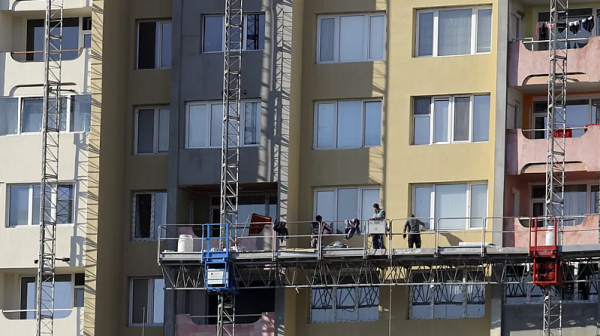 Санират 130 блока в столицата с пари от ПВУ