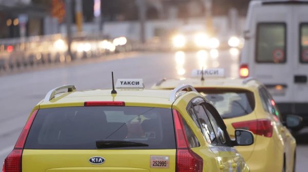 Такситата в София избързаха с новите цени – вдигат ги от днес