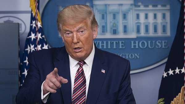 Тръмп в празнична реч: Обвини демократите за икономиката, обяви коледен бонус за военните