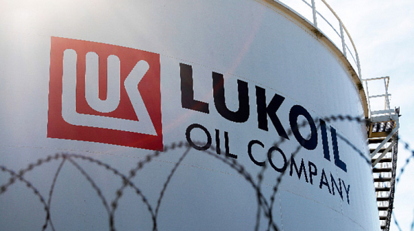 Великобритания налага санкции на Лукойл и Роснефт