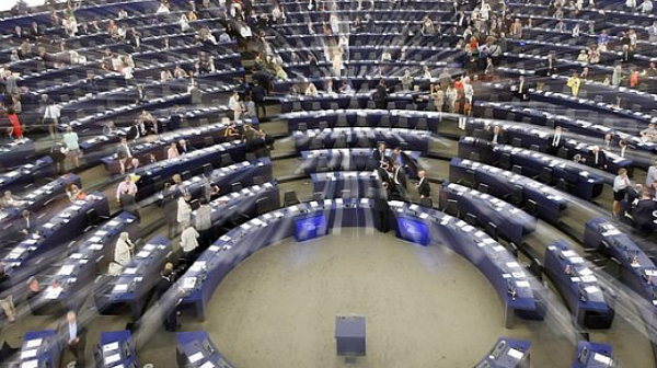 Eвродепутати са мамели с европейски средства