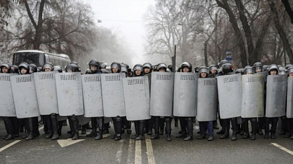 Казахстан: 12 полицаи са загинали, един е обезглавен