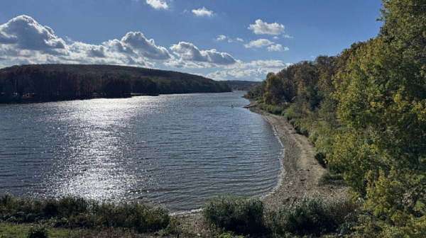 Незаконни тръби замърсяват язовир „Николово“