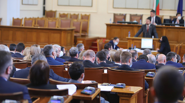 След 5 часа дебати: Депутатите приеха изискванията за избор на председател на КПКОНПИ
