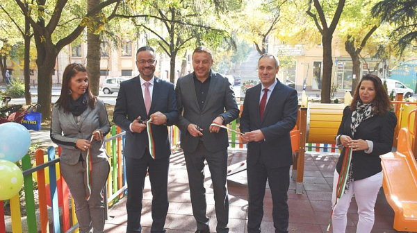 ЧЕЗ ЕЛЕКТРО подпомогна изграждането на детска площадка в Благоевград