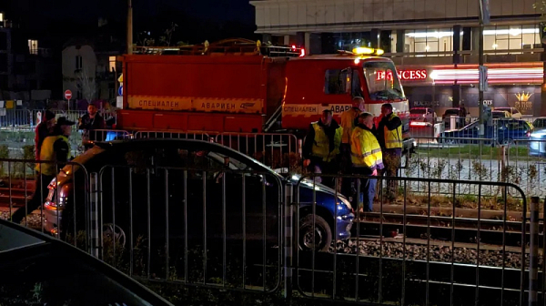 Катастрофа край „Руски паметник“ блокира движението на трамвайните линии