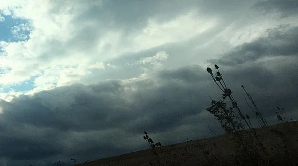 Повече облаци, кратки валежи и гръмотевици в следващите дни