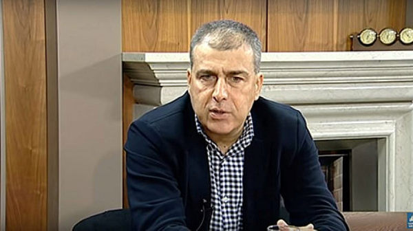 Българинът вярва, че зад личния му провал стоят Мъск и магиите. Професор с прогноза