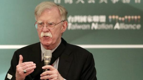 Бившият съветник на Тръмп с федерални обвинения, вижда отмъщение от президента