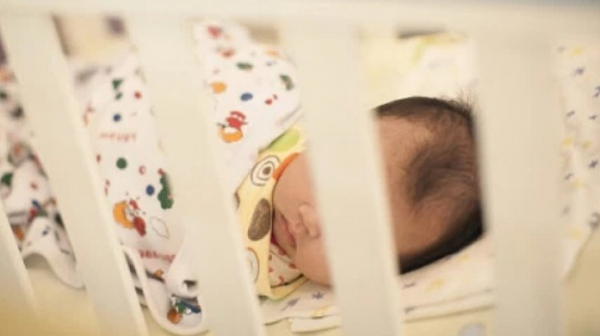 След специална инвитро процедура: Бебе с ДНК от 3-ма родители се роди във Великобритания