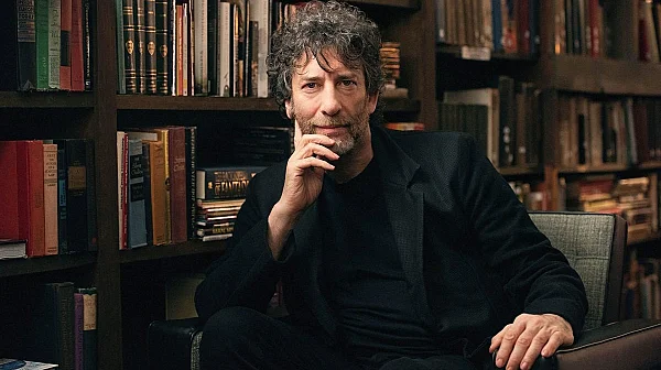 Нийл Геймън отхвърли обвиненията в сексуален тормоз, пише нова книга