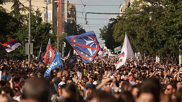 Ескалация в Белград: Хиляди протестираха срещу Вучич, стигна се до сблъсъци