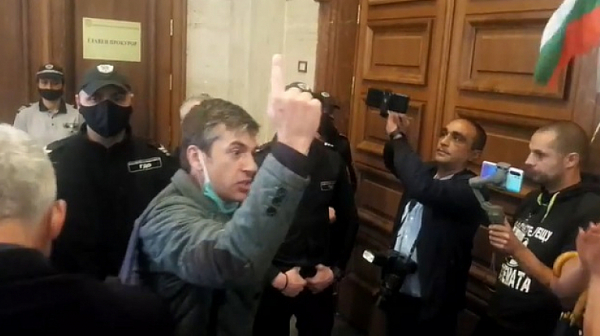 Росен Миленов пред Фрог: Блокираме всички входове на Съдебната палата заради Гешев