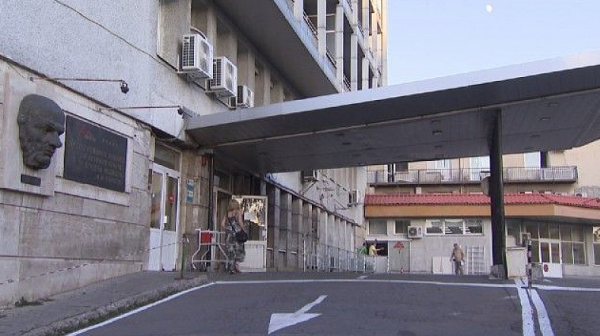 Волтова дъга едва не уби дете, докато си прави селфи на жп линия