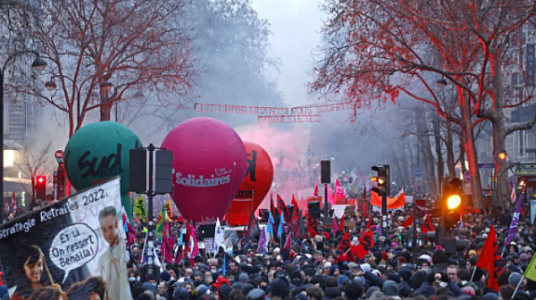 Над 600 000 на протест срещу пенсионната реформа във Франция