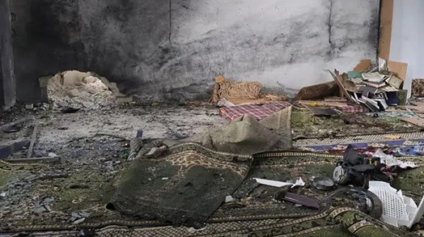 Поне шестима загинали при експлозия на джамия в Сирия