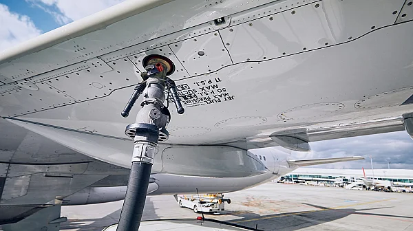 Европа има самолетно гориво за около 6 седмици, предупреждава енергийната агенция