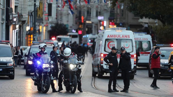 Жена стои зад терористичния акт в Истанбул, шестима са убити и 81 ранени