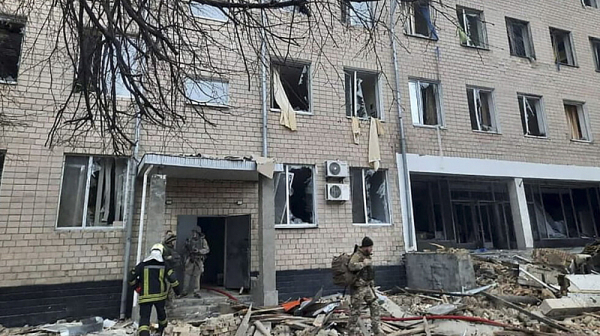 Ракета порази жилищен блок в Запорожие, има жертви и ранени