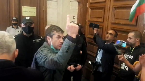 Росен Миленов пред Фрог: Няма да мръднем от кабинета на Гешев, докато не подаде оставка. Искаме арести. Или сега, или никога