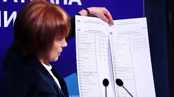 ЦИК показа бюлетините: Вижте как да гласувате правилно /видео/