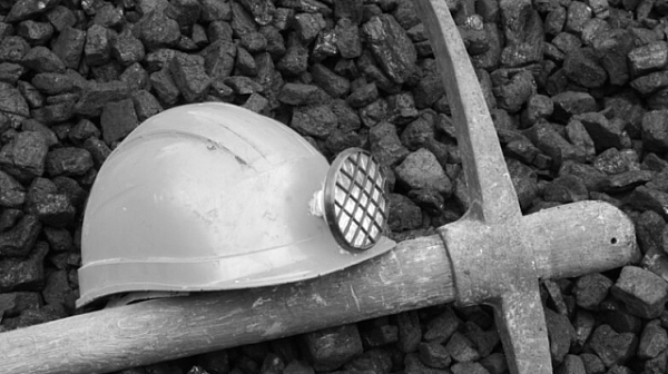 Много млади българи се завръщат към миньорската професия