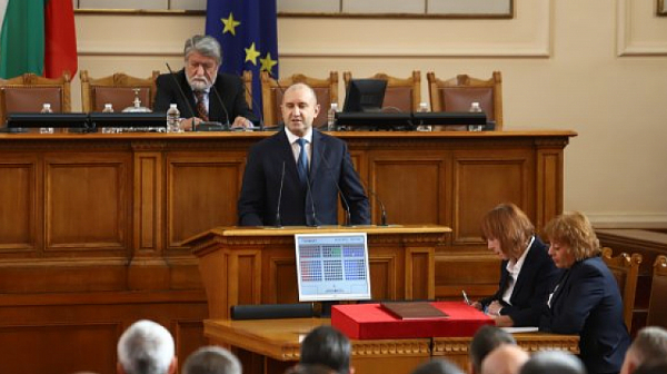 ”Алфа Рисърч”: За избирателите отговорни за кризата са и депутатите, и Радев, и правителството